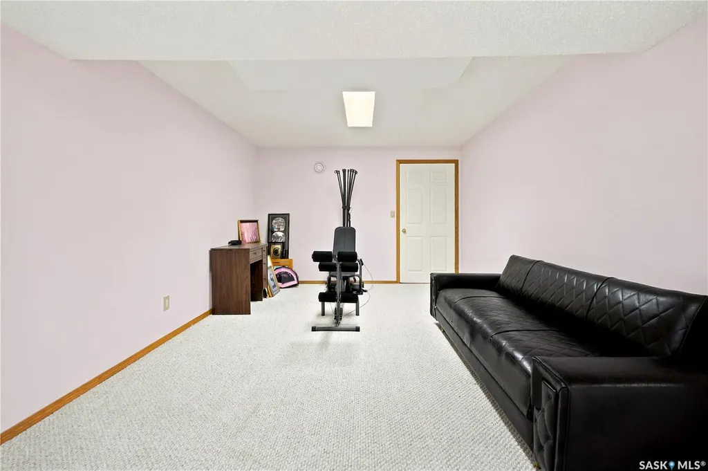 18 Greensboro Drive Regina SK S4S 7G1