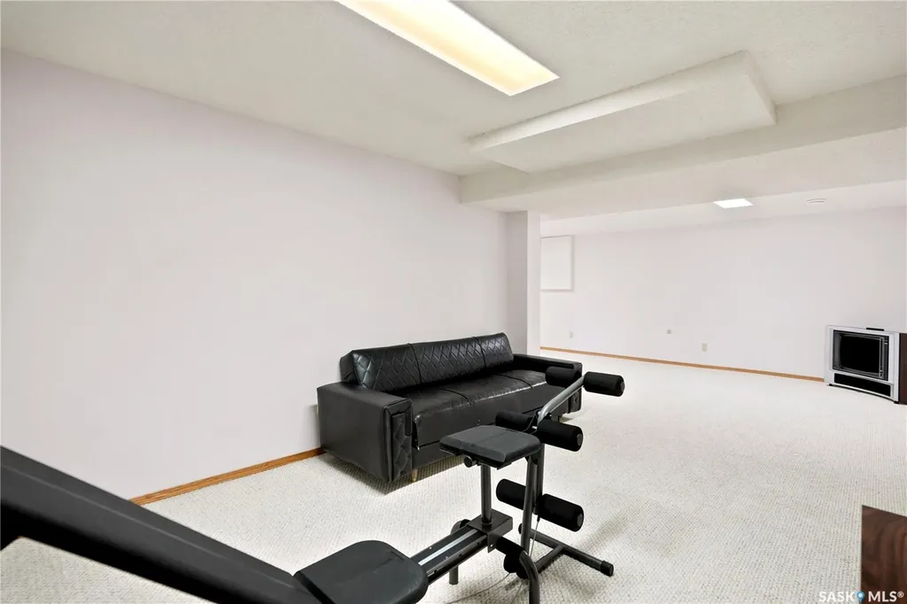 18 Greensboro Drive Regina SK S4S 7G1