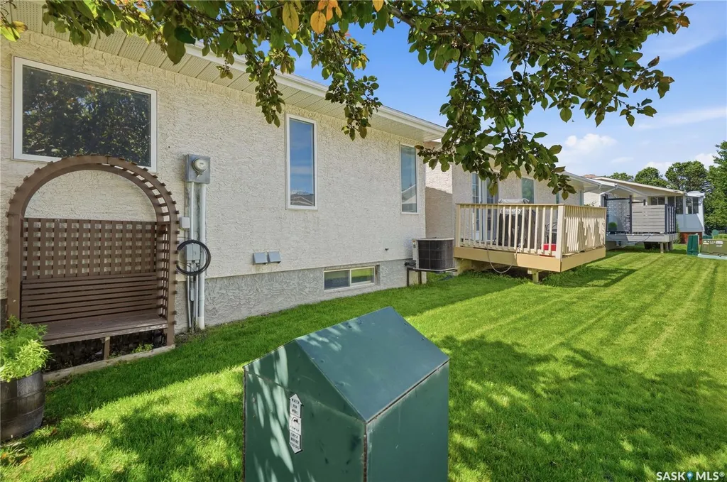 18 Greensboro Drive Regina SK S4S 7G1