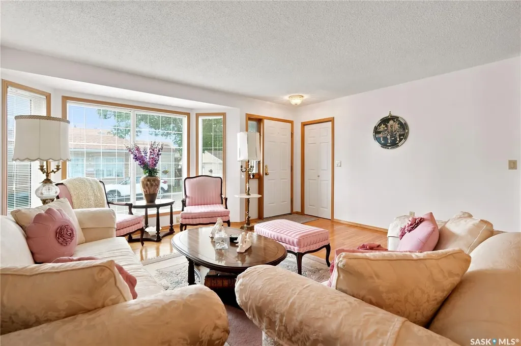 18 Greensboro Drive Regina SK S4S 7G1
