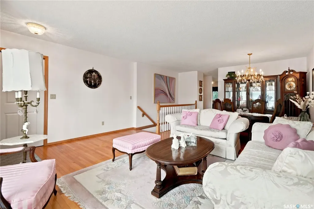 18 Greensboro Drive Regina SK S4S 7G1
