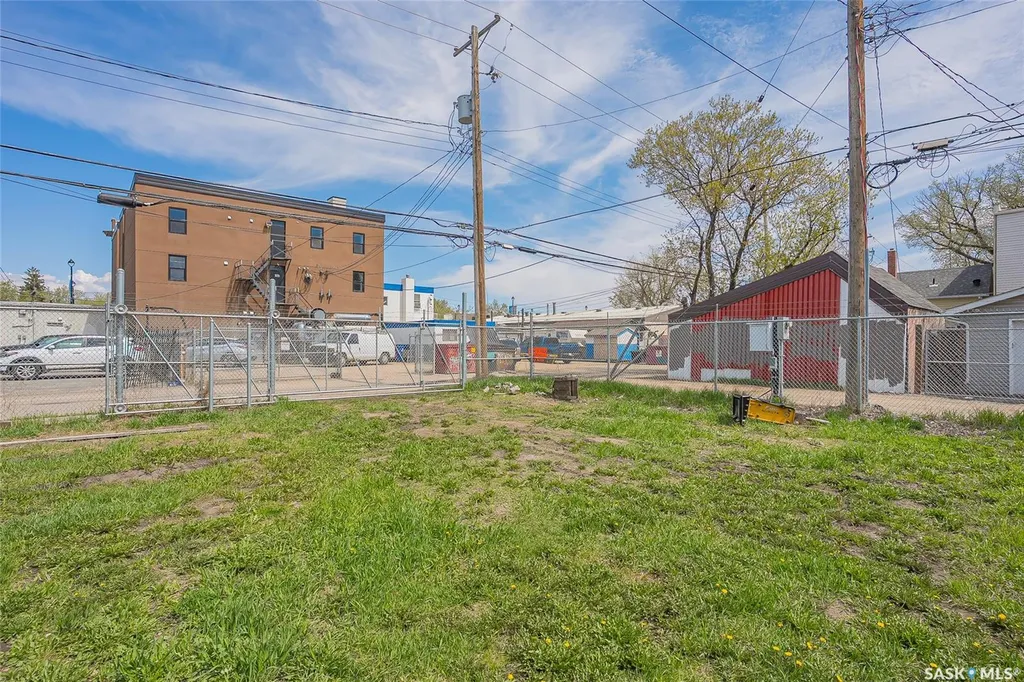 310 F Avenue S Saskatoon SK S7M 1T2