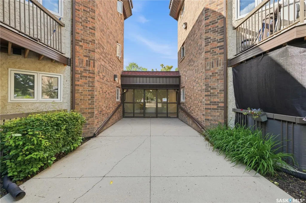 730A Heritage Lane Saskatoon SK S7H 5M6