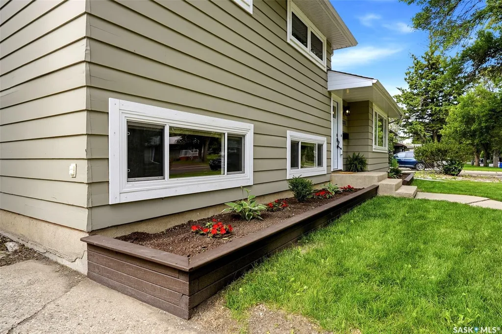 233 Orchard Crescent Regina SK S4S 5B9