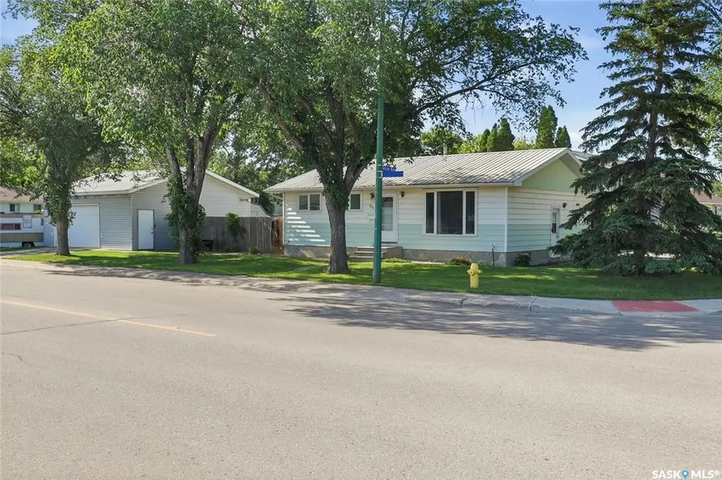 251 Sangster Boulevard Regina SK S4R 7H2