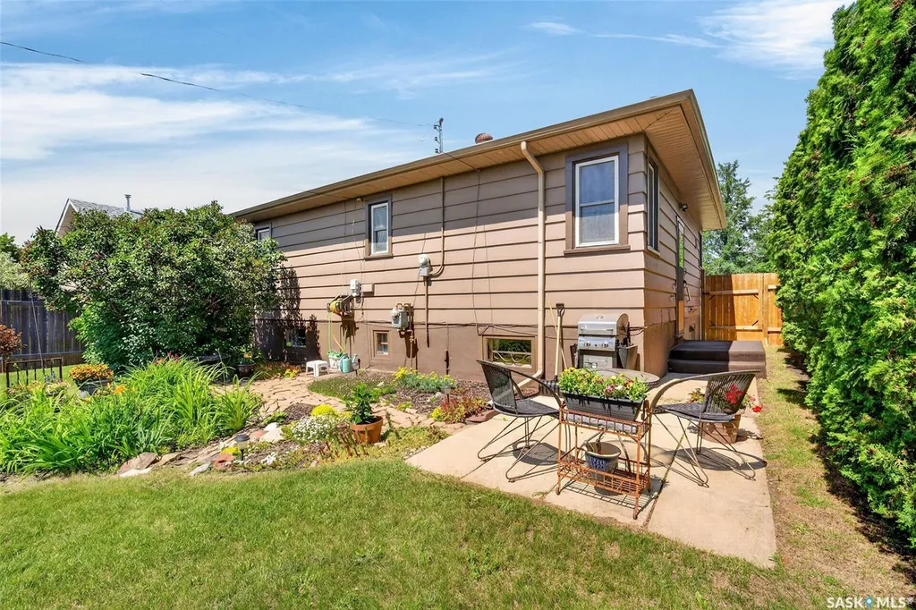 673 8th Street E Prince Albert SK S6V 0W8