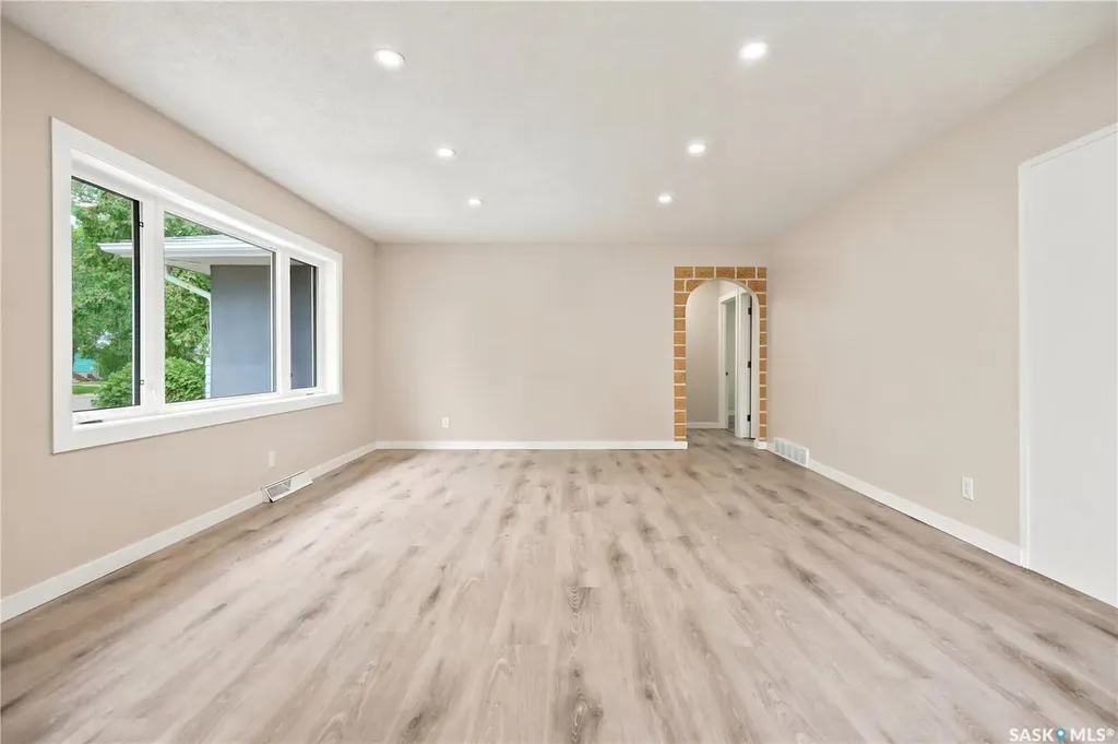 2819 Montreal Crescent Regina SK S4P 2W6