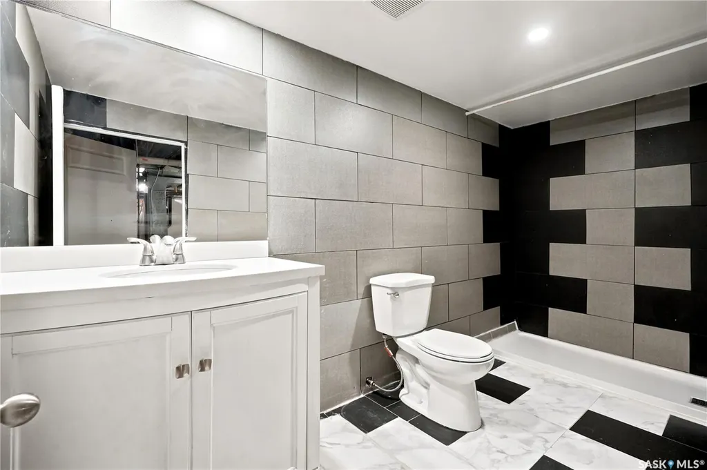 2819 Montreal Crescent Regina SK S4P 2W6