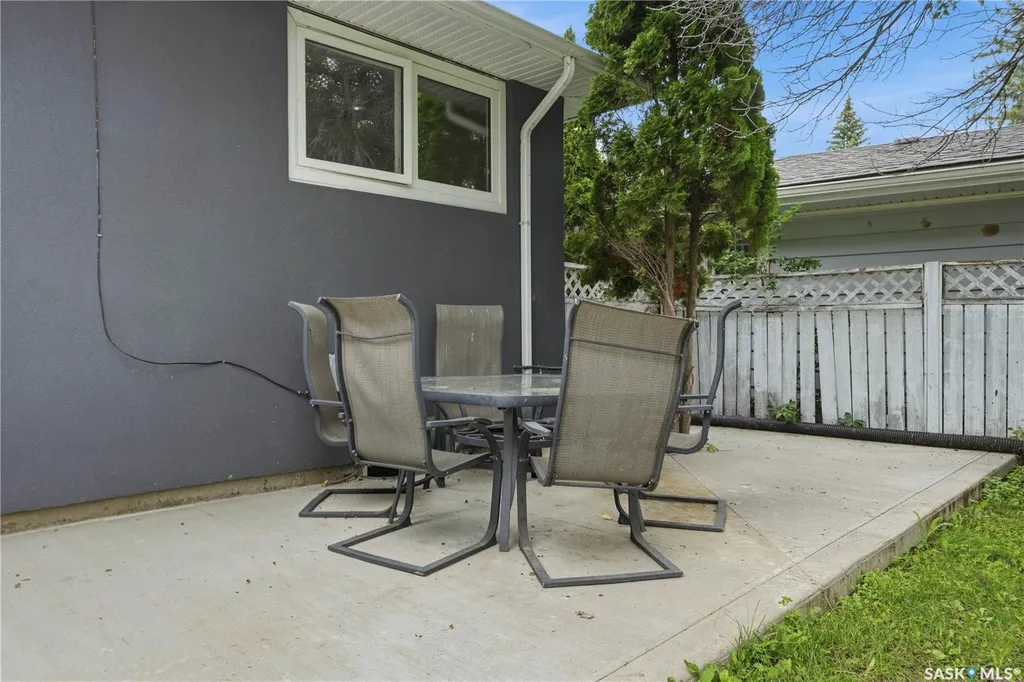 2819 Montreal Crescent Regina SK S4P 2W6