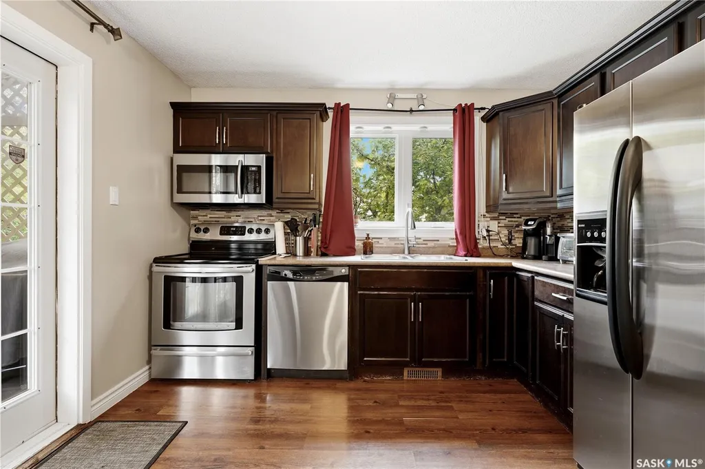 1107 Ferguson Crescent Regina SK S4N 6W1