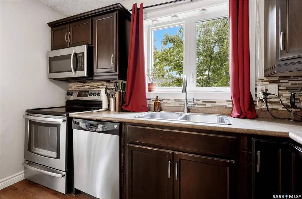 1107 Ferguson Crescent Regina SK S4N 6W1