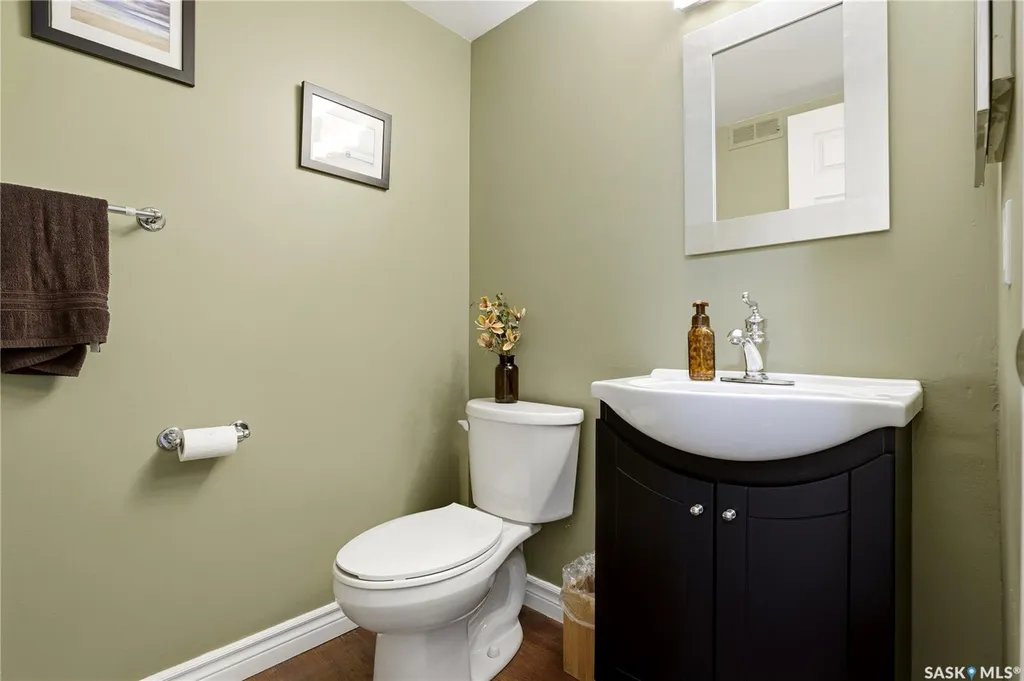 1107 Ferguson Crescent Regina SK S4N 6W1