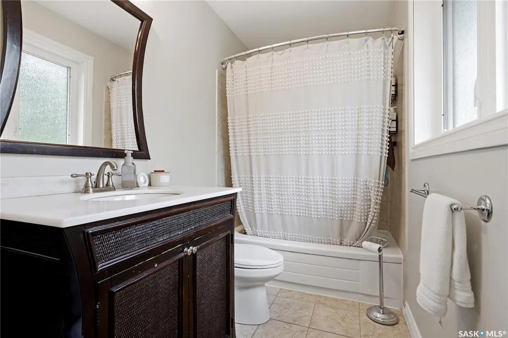 1107 Ferguson Crescent Regina SK S4N 6W1