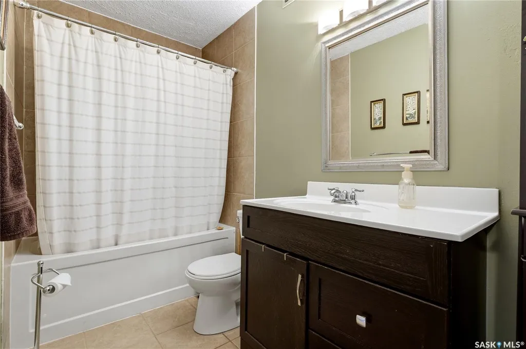 1107 Ferguson Crescent Regina SK S4N 6W1