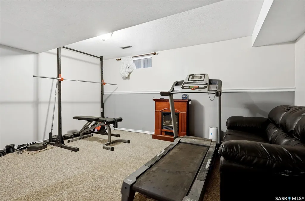 1107 Ferguson Crescent Regina SK S4N 6W1