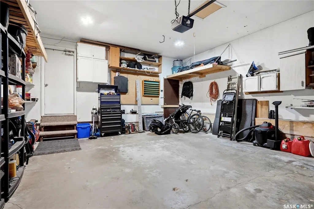 1107 Ferguson Crescent Regina SK S4N 6W1