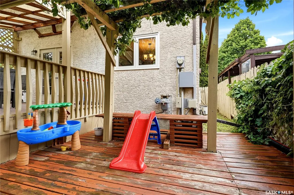 1107 Ferguson Crescent Regina SK S4N 6W1