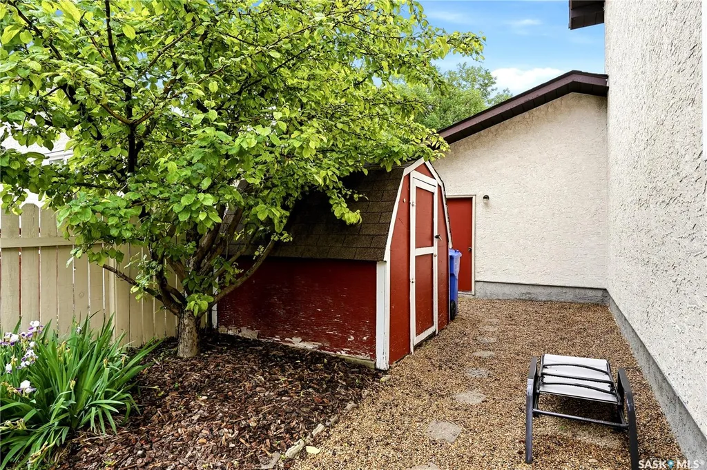 1107 Ferguson Crescent Regina SK S4N 6W1