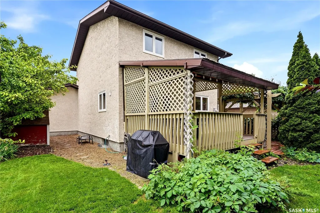 1107 Ferguson Crescent Regina SK S4N 6W1
