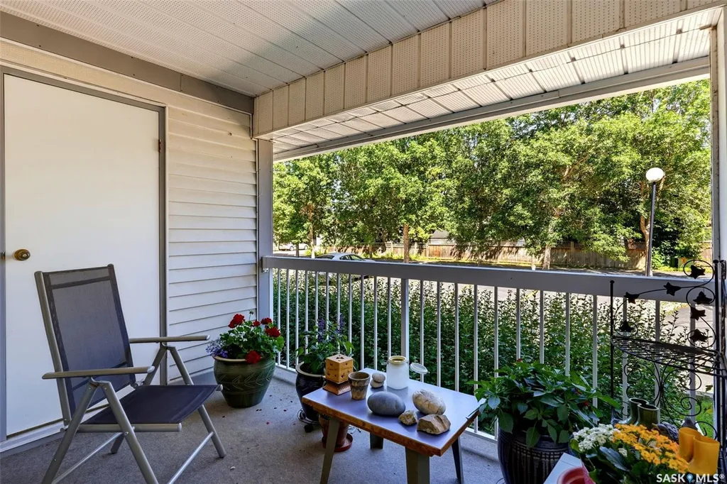 960 Assiniboine Avenue E Regina SK S4V 2P8