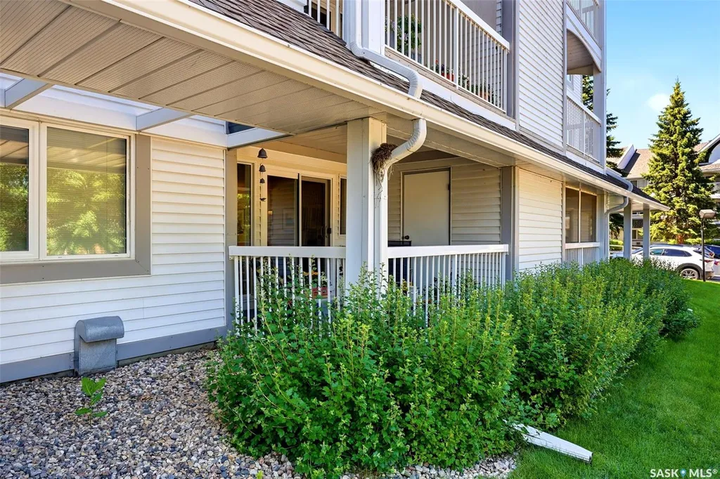 960 Assiniboine Avenue E Regina SK S4V 2P8