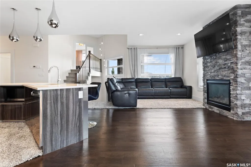 202 Glacial Shores Cove Saskatoon SK S7W 0R7