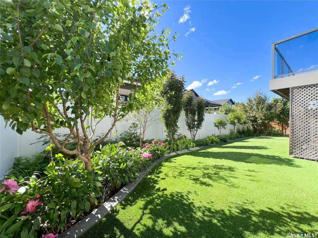202 Glacial Shores Cove Saskatoon SK S7W 0R7