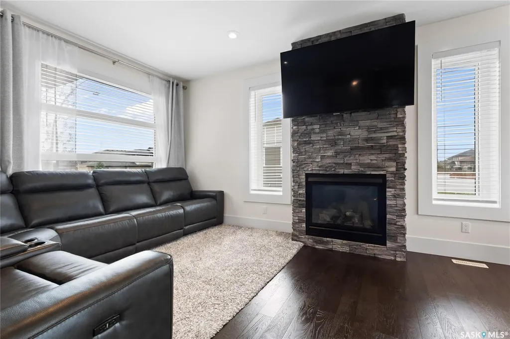 202 Glacial Shores Cove Saskatoon SK S7W 0R7