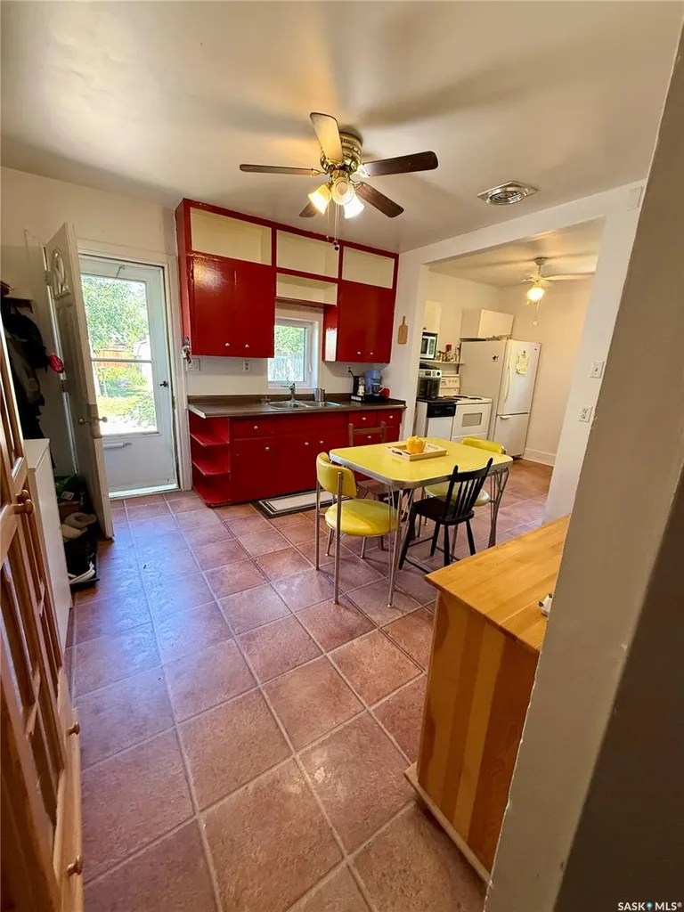 930 Vaughn Street Moose Jaw SK S6H 5N8