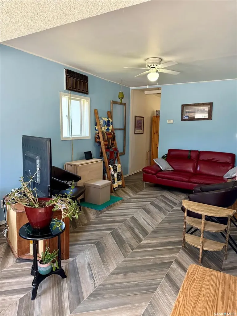 930 Vaughn Street Moose Jaw SK S6H 5N8