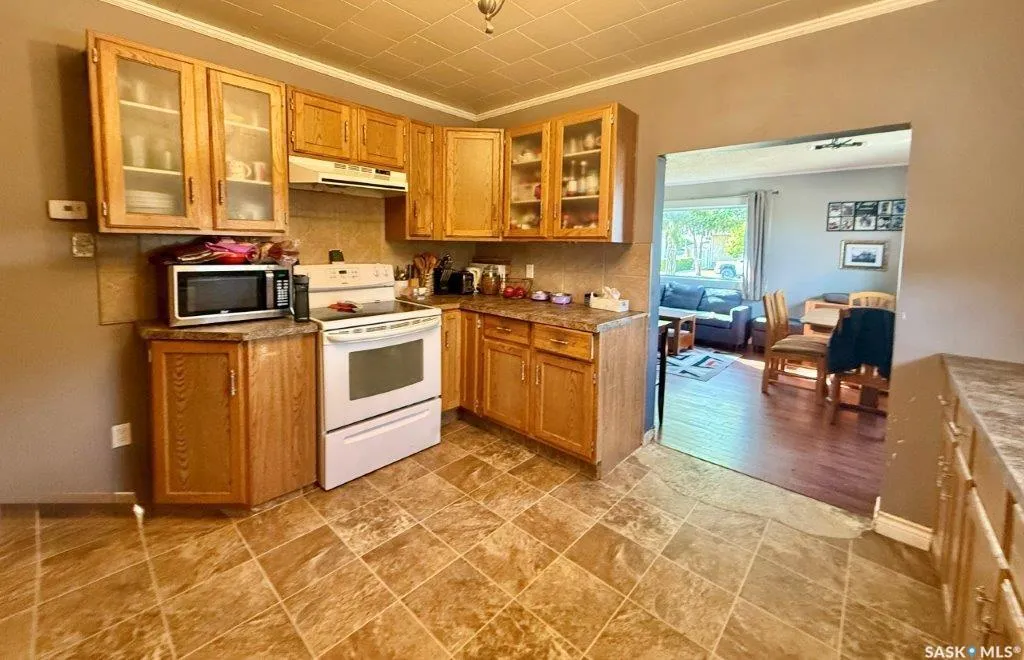 119 7th Avenue E Kindersley SK S0L 1S0