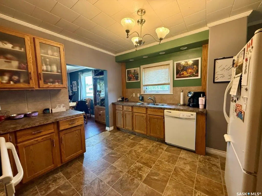 119 7th Avenue E Kindersley SK S0L 1S0