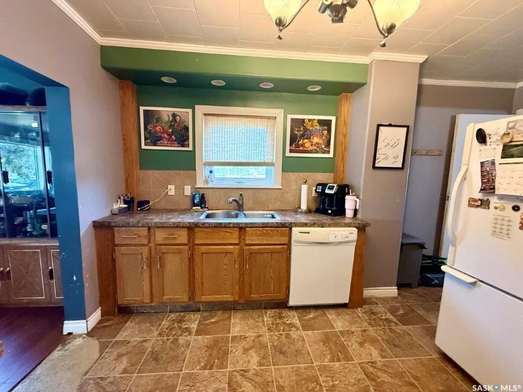 119 7th Avenue E Kindersley SK S0L 1S0