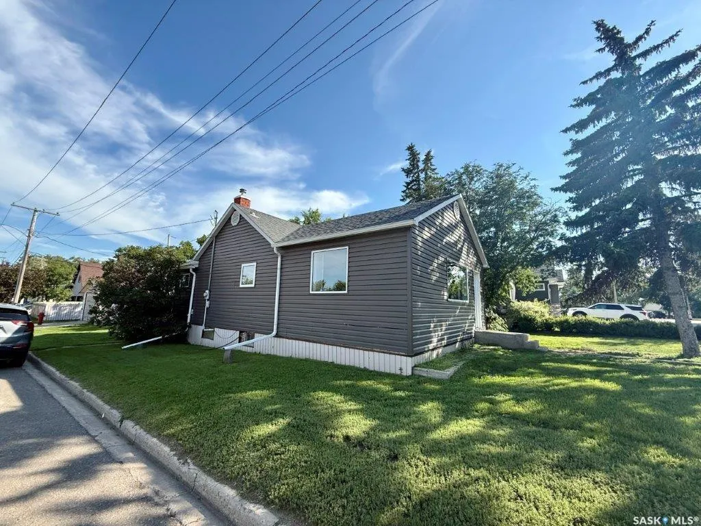 119 7th Avenue E Kindersley SK S0L 1S0
