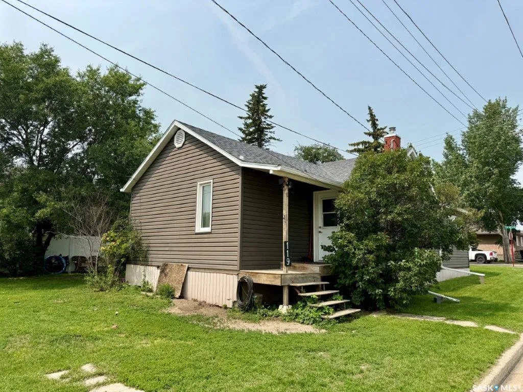 119 7th Avenue E Kindersley SK S0L 1S0