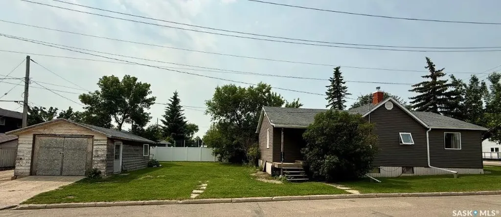 119 7th Avenue E Kindersley SK S0L 1S0