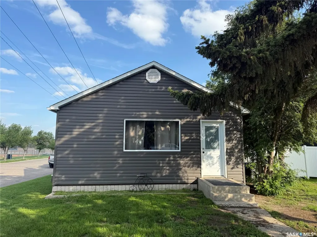 119 7th Avenue E Kindersley SK S0L 1S0