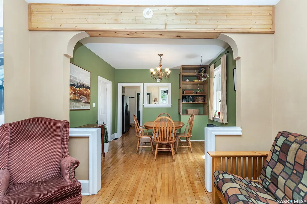 406 J Avenue S Saskatoon SK S7M 2A6
