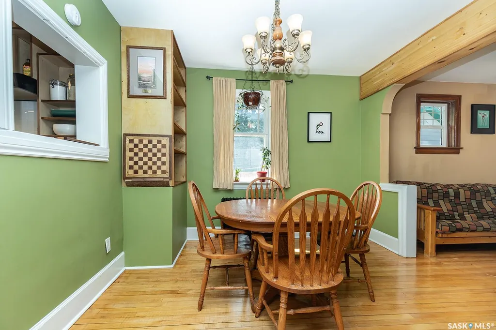 406 J Avenue S Saskatoon SK S7M 2A6