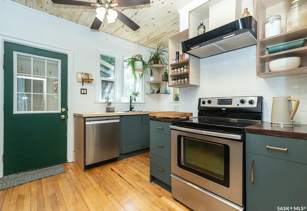 406 J Avenue S Saskatoon SK S7M 2A6