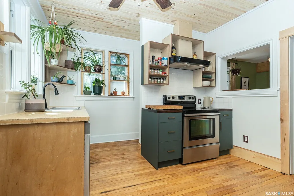 406 J Avenue S Saskatoon SK S7M 2A6