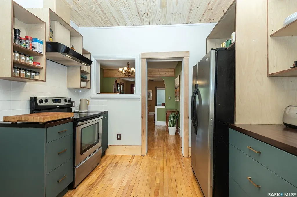 406 J Avenue S Saskatoon SK S7M 2A6
