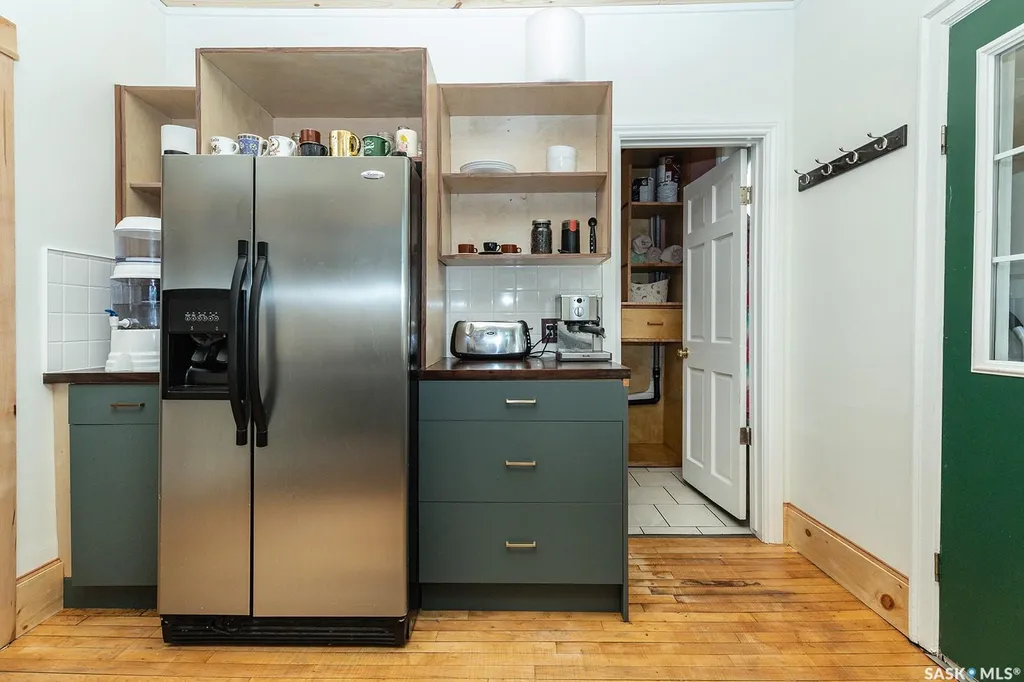 406 J Avenue S Saskatoon SK S7M 2A6
