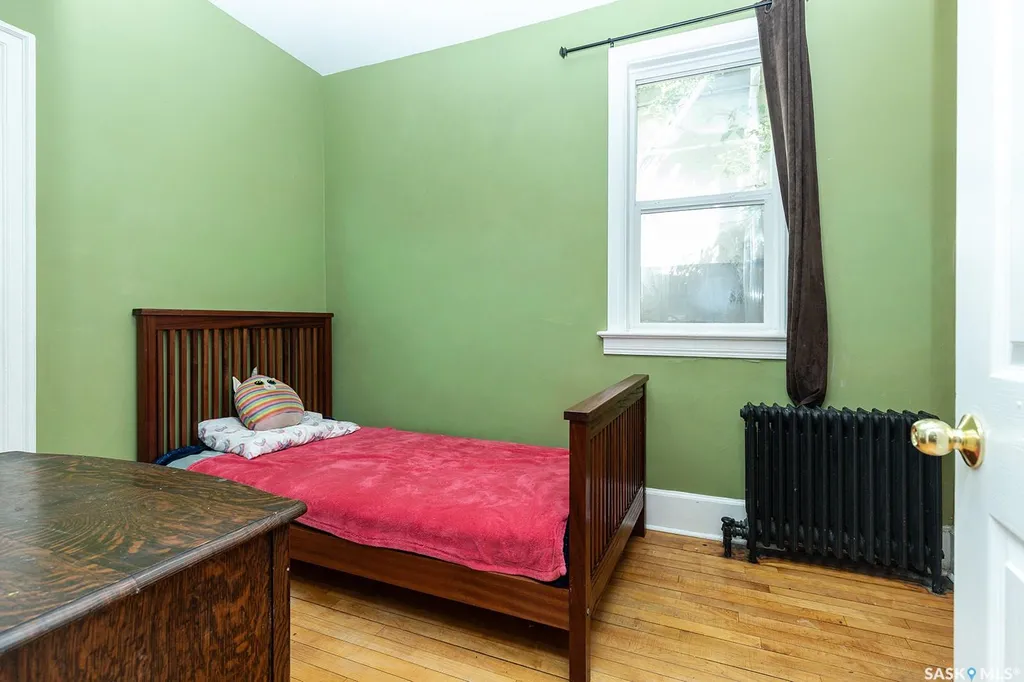 406 J Avenue S Saskatoon SK S7M 2A6