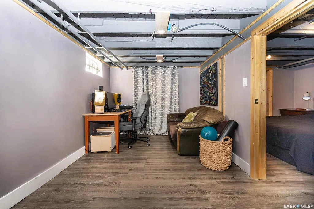 406 J Avenue S Saskatoon SK S7M 2A6
