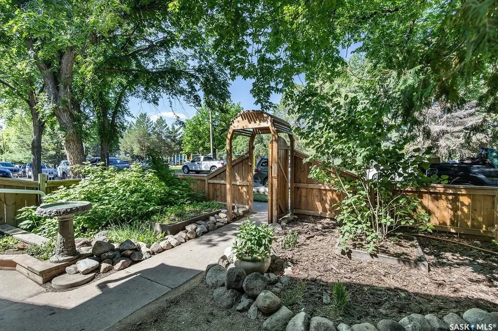 406 J Avenue S Saskatoon SK S7M 2A6
