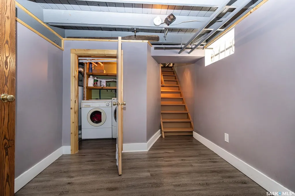 406 J Avenue S Saskatoon SK S7M 2A6