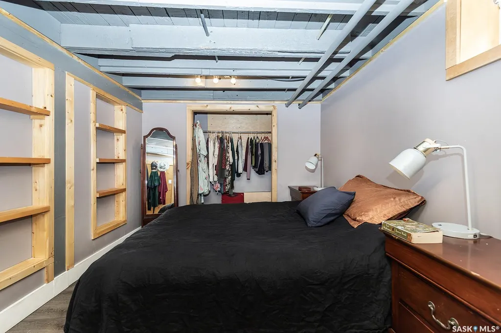 406 J Avenue S Saskatoon SK S7M 2A6