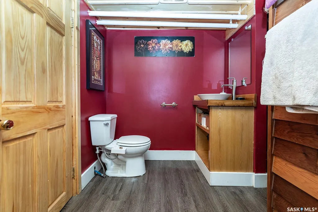 406 J Avenue S Saskatoon SK S7M 2A6