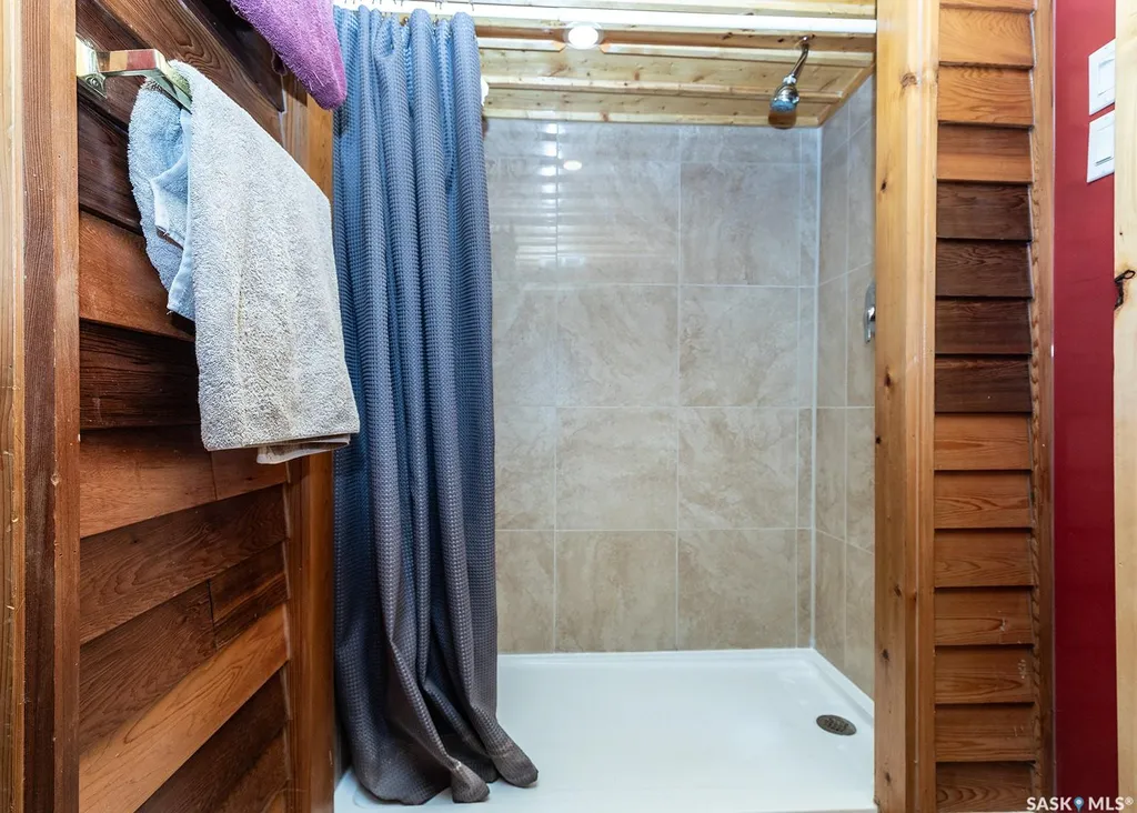 406 J Avenue S Saskatoon SK S7M 2A6